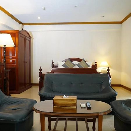 12Pm Bangkok Hotel Bagian luar foto