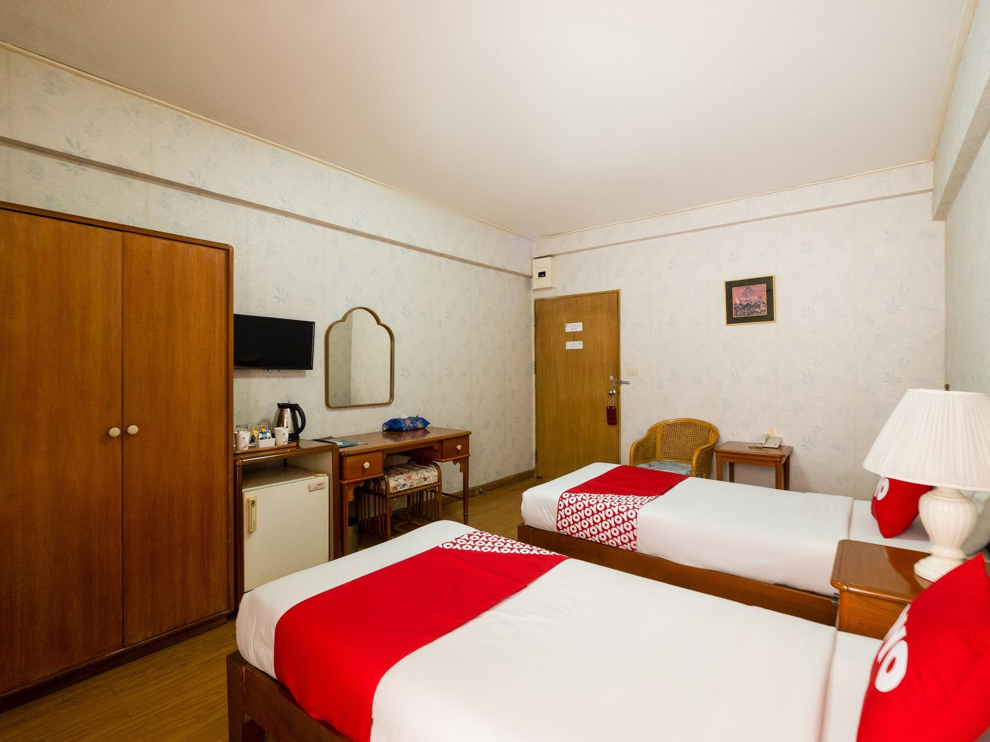 12Pm Bangkok Hotel Bagian luar foto
