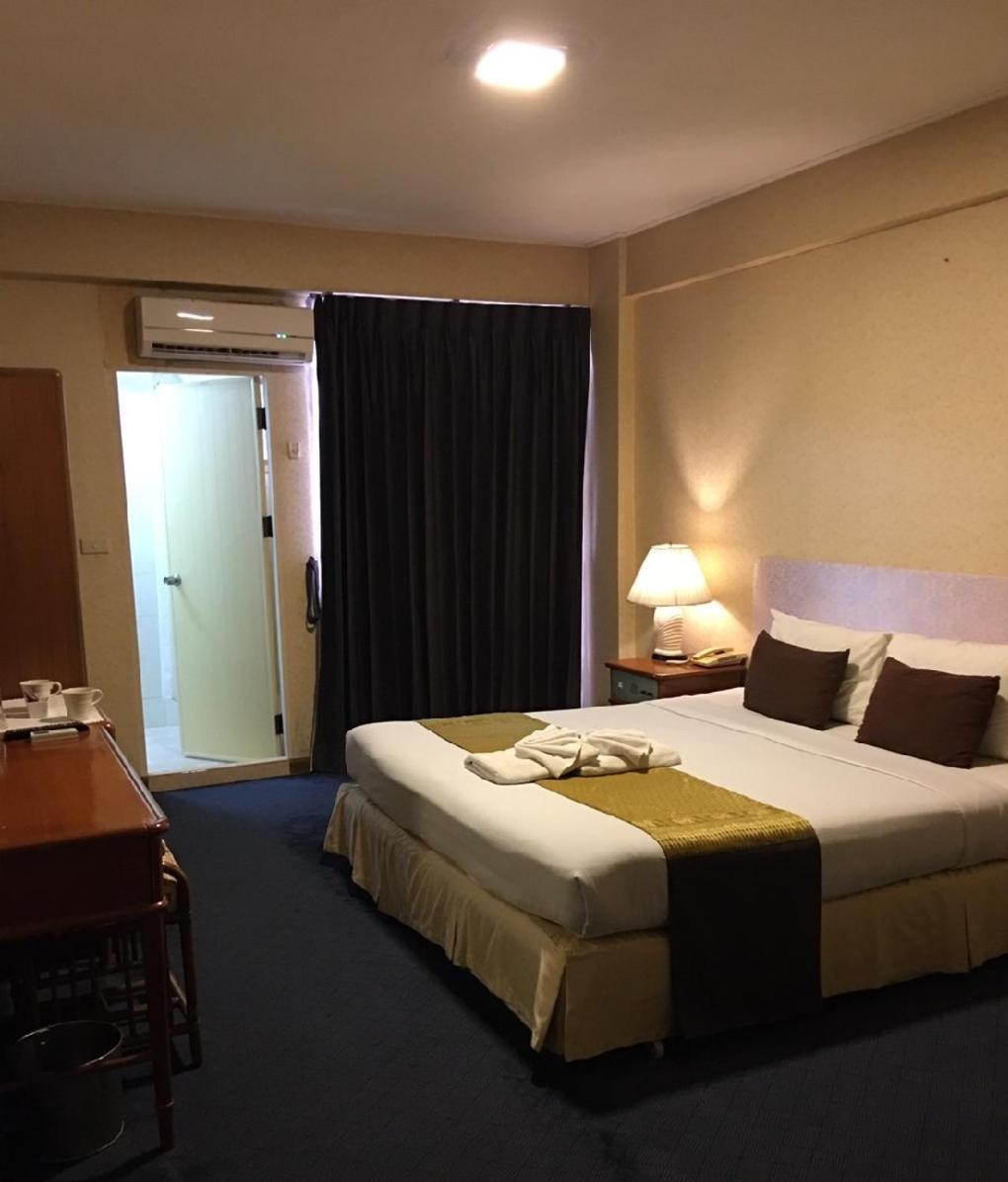 12Pm Bangkok Hotel Bagian luar foto