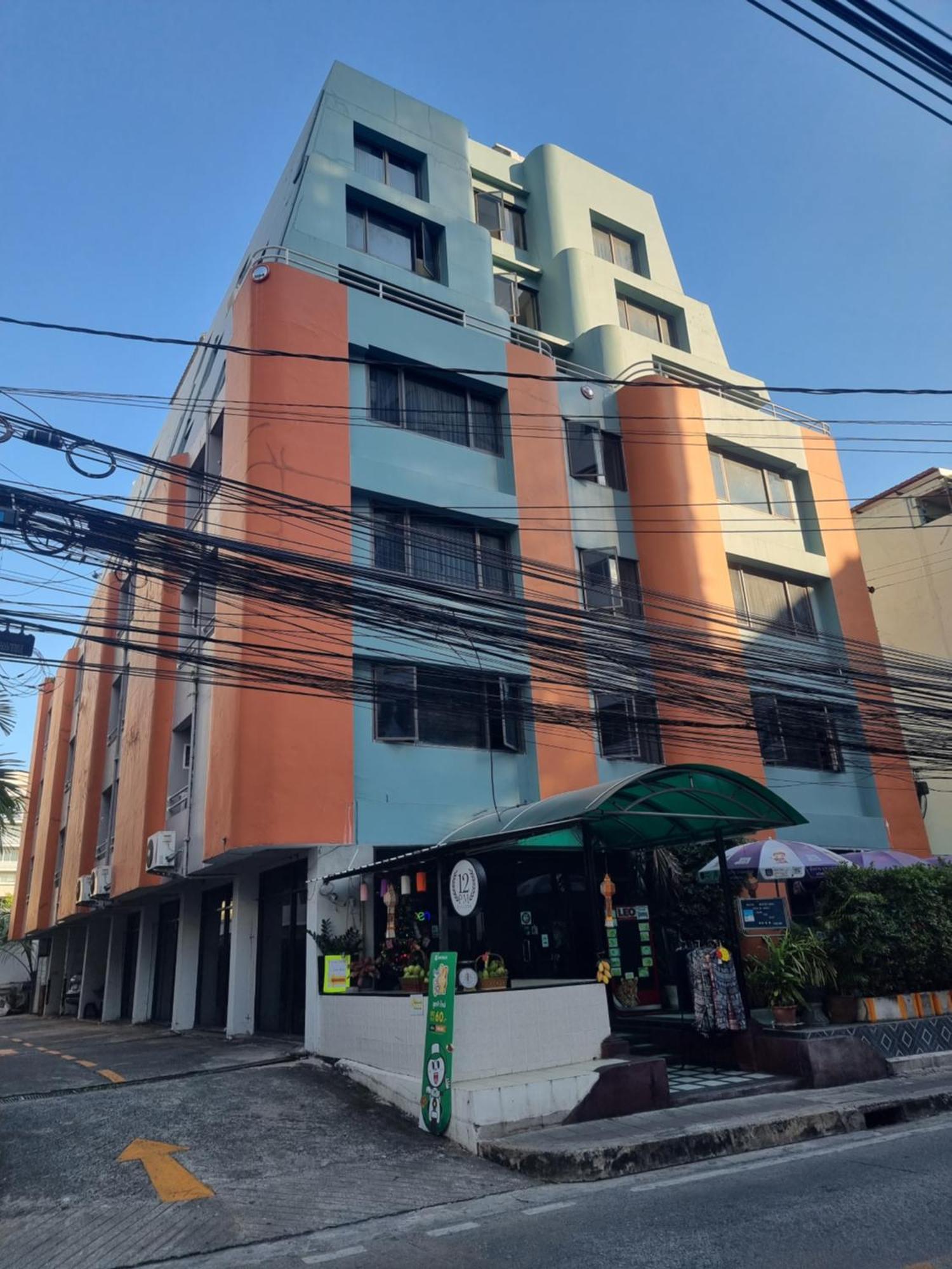 12Pm Bangkok Hotel Bagian luar foto